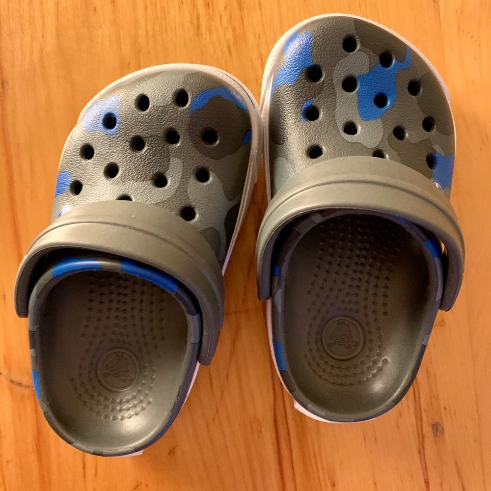 BNWOT camo crocs for babies